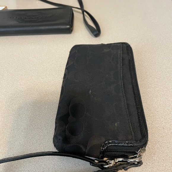 Coach canvas wristlet pre owned - Picture 3 of 8